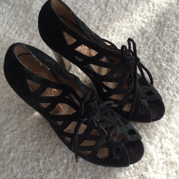 black heels - Picture 1 of 2